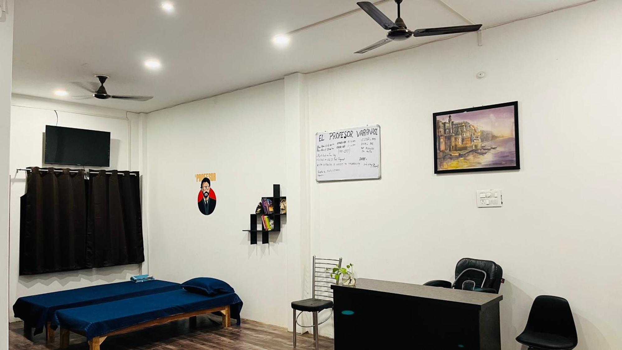 El Profesor Varanasi — Photos 2